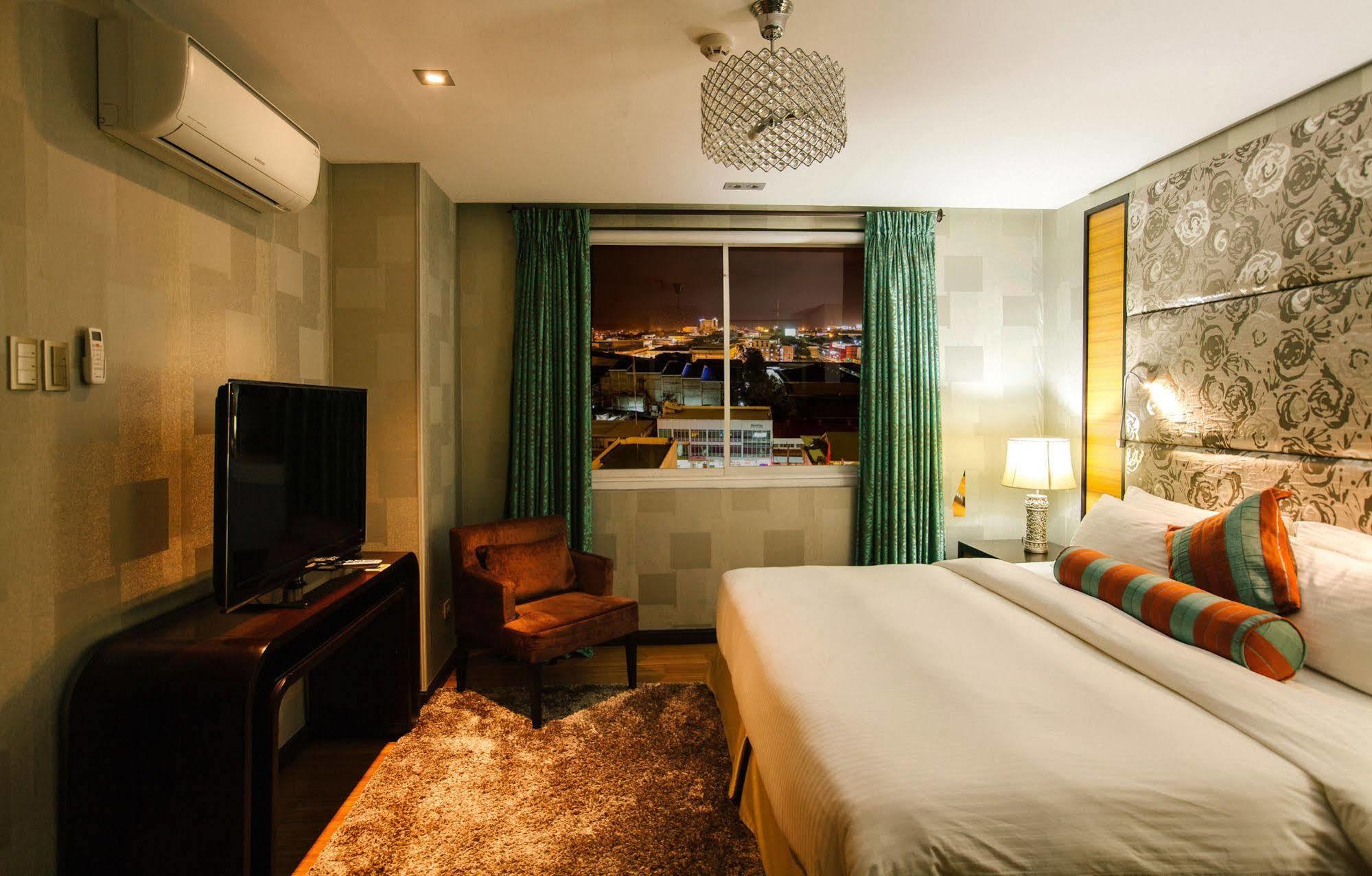 The Royal Mandaya Hotel Davao Zewnętrze zdjęcie