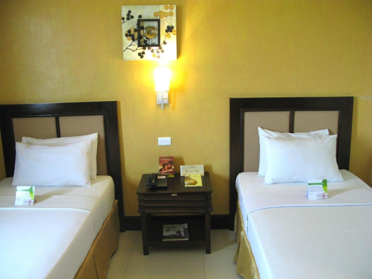 The Royal Mandaya Hotel Davao Zewnętrze zdjęcie